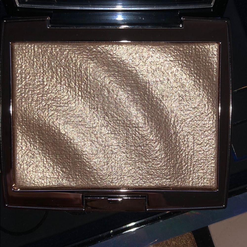 Anastasia highlighter- Amrezy